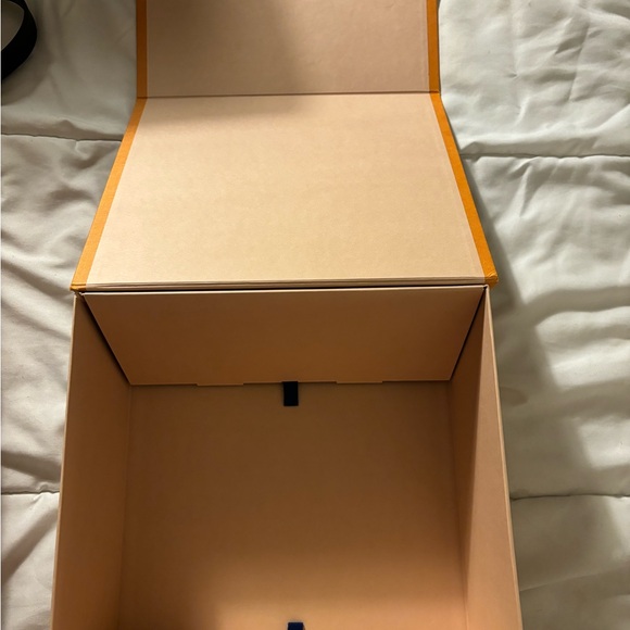 Authentic LV Box - Picture 4 of 4